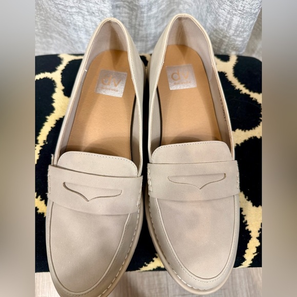 DV by Dolce Vita Carley Loafers Women’s Size 8.5 Beige Faux Leather Slip-On - Picture 2 of 7